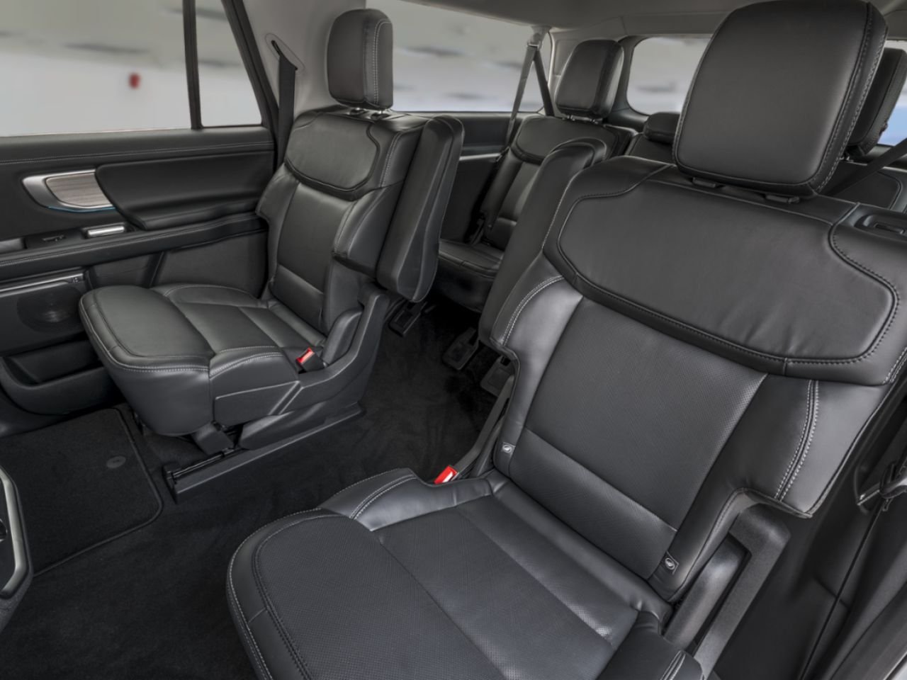 2026 Ford Expedition Star White Metallic Tri-Coat Saint-Jérôme - photo #11