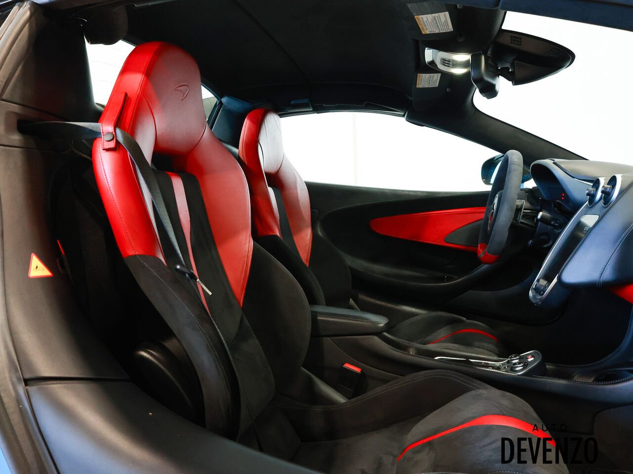 2019 McLaren 570s Blue Saint-Eustache - photo #9