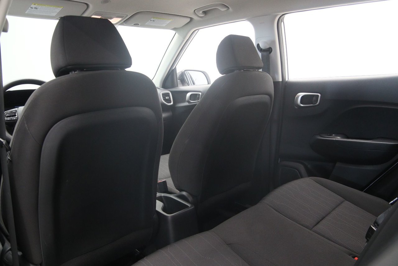 2023 Hyundai Venue Essential White Baie-Comeau - photo #9