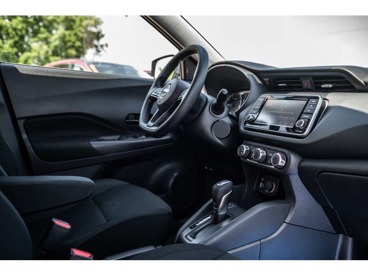 2025 Nissan Kicks Play Silver Sainte-Julienne - photo #26