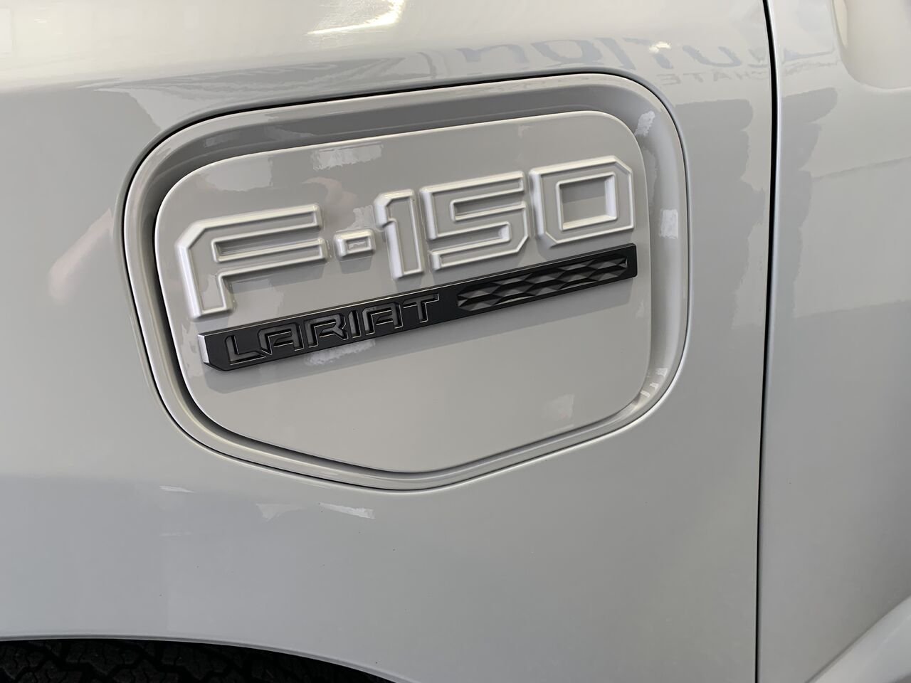 Ford F-150 Lightning LARIAT LARIAT cabine SuperCrew 4RM caisse de 5,5 pi 2023 Gris Châteauguay - photo #3