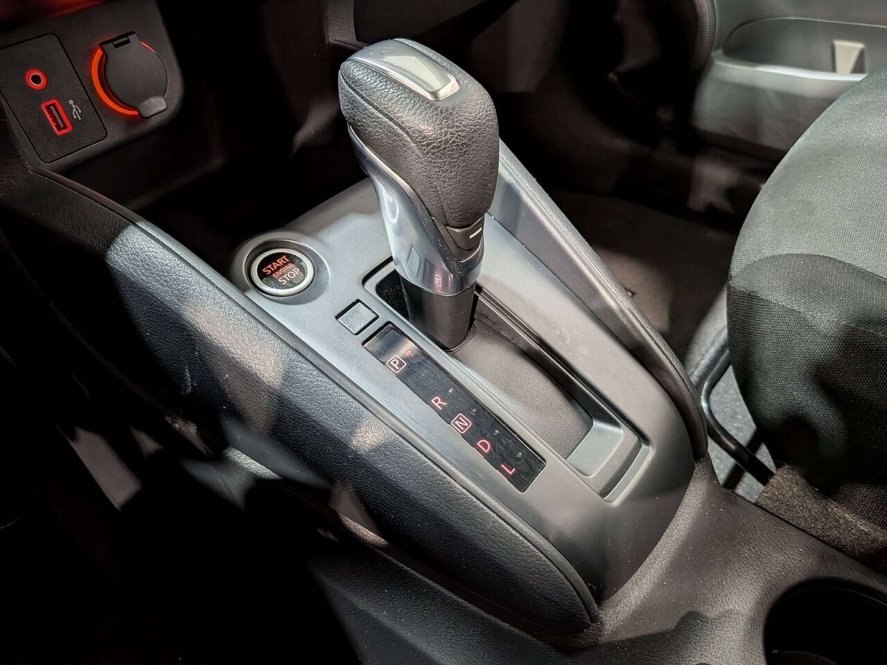 2024 Nissan Kicks S FWD White Val-David - photo #25