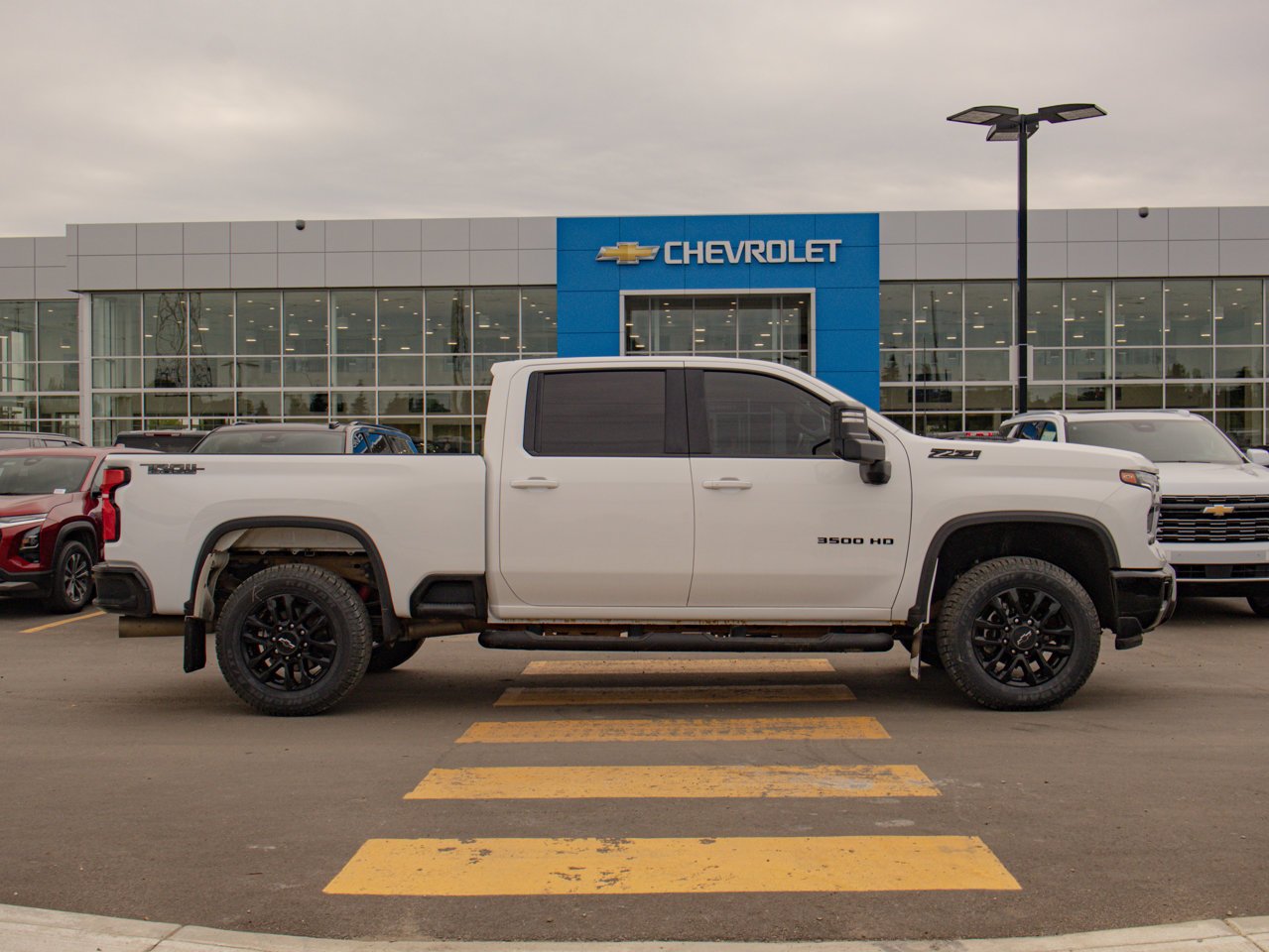 2025 Chevrolet Silverado 3500HD 4WD Crew Cab 159 LT White Sherwood Park - photo #12