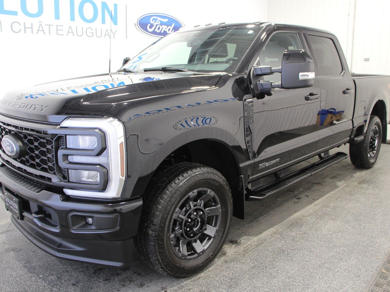 2024 Ford Super Duty F-250 SRW LARIAT Black Saint-Eustache - photo #0