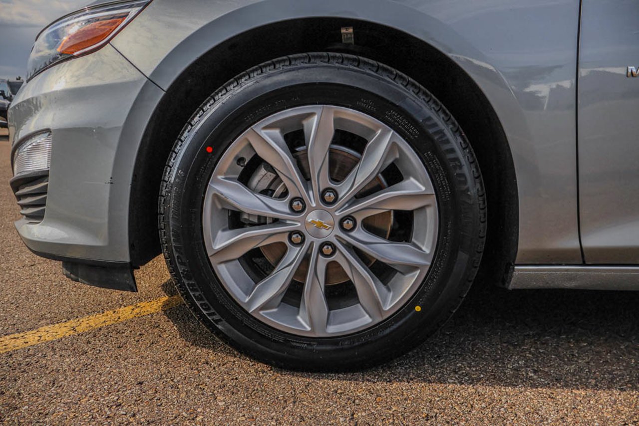 2025 Chevrolet Malibu 4dr Sdn 1LT Grey Sherwood Park - photo #12