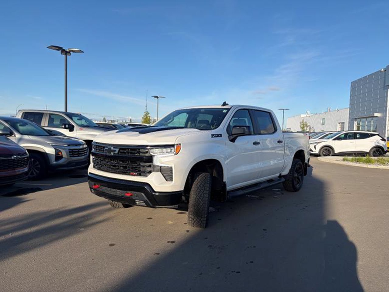 2024 Chevrolet Silverado 1500 4WD Crew Cab 147 LT Trail Boss White Sherwood Park - photo #2