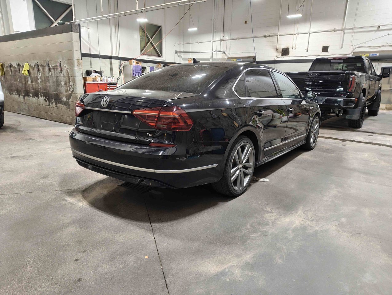 2018 Volkswagen Passat Highline Auto Black Sherwood Park - photo #5