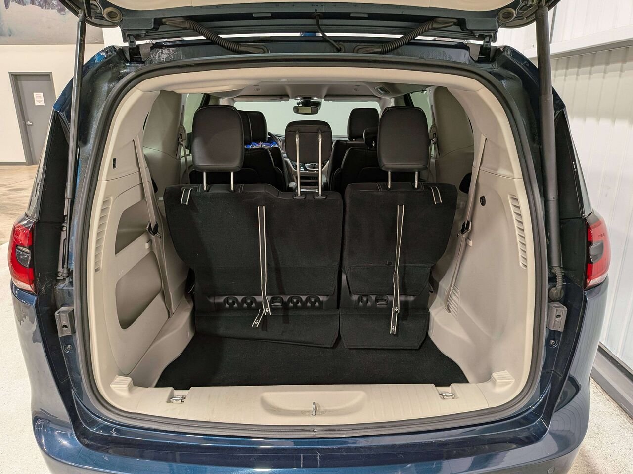 Chrysler Pacifica 2022 Bleu Val-David - photo #8