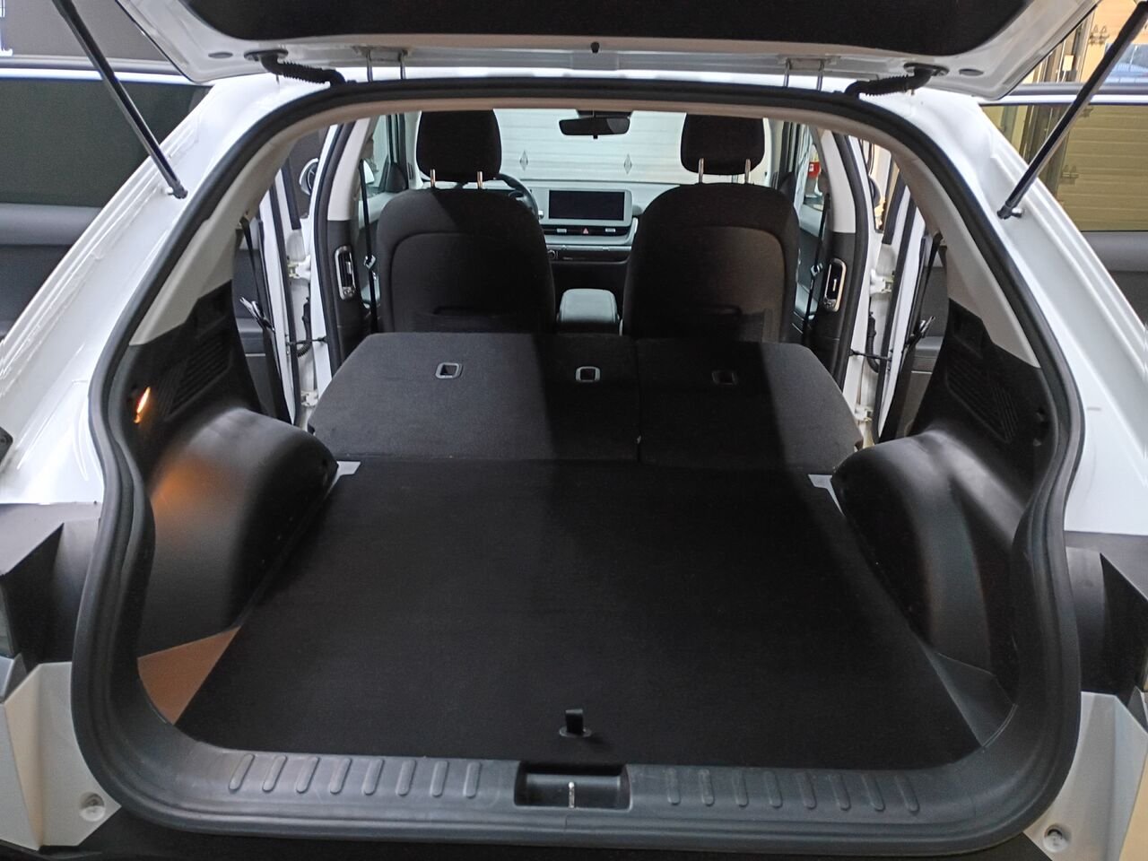 2023 Hyundai IONIQ 5 White Blainville - photo #14