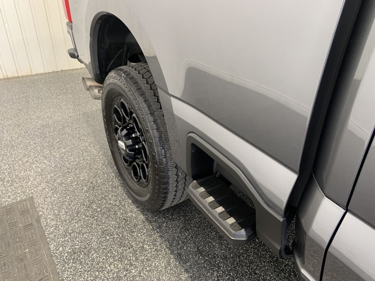 2025 Ford Super Duty F-250 SRW LARIAT LARIAT cabine 6 places 4RM caisse de 6,75 pi Grey Châteauguay - photo #9