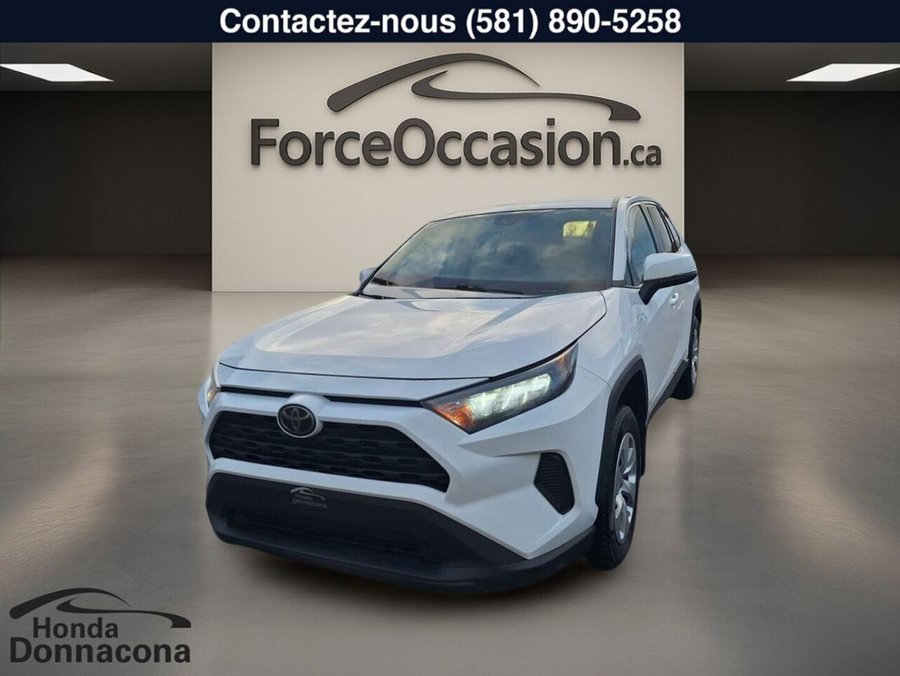Toyota RAV4 LE, Bancs chauffant, Propre 2022 Blanc