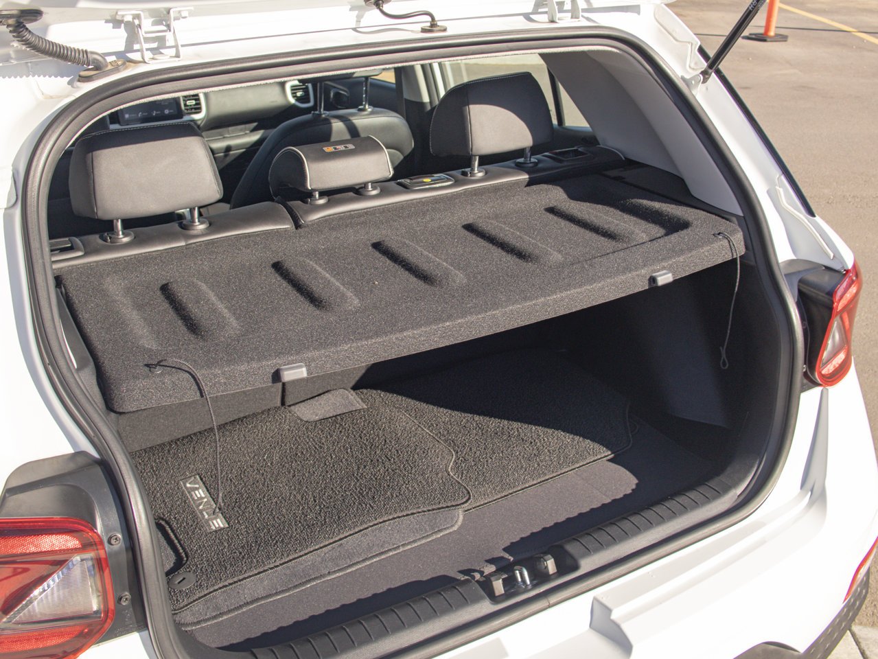 2024 Hyundai Venue Ultimate IVT w/Black Interior White Sherwood Park - photo #10