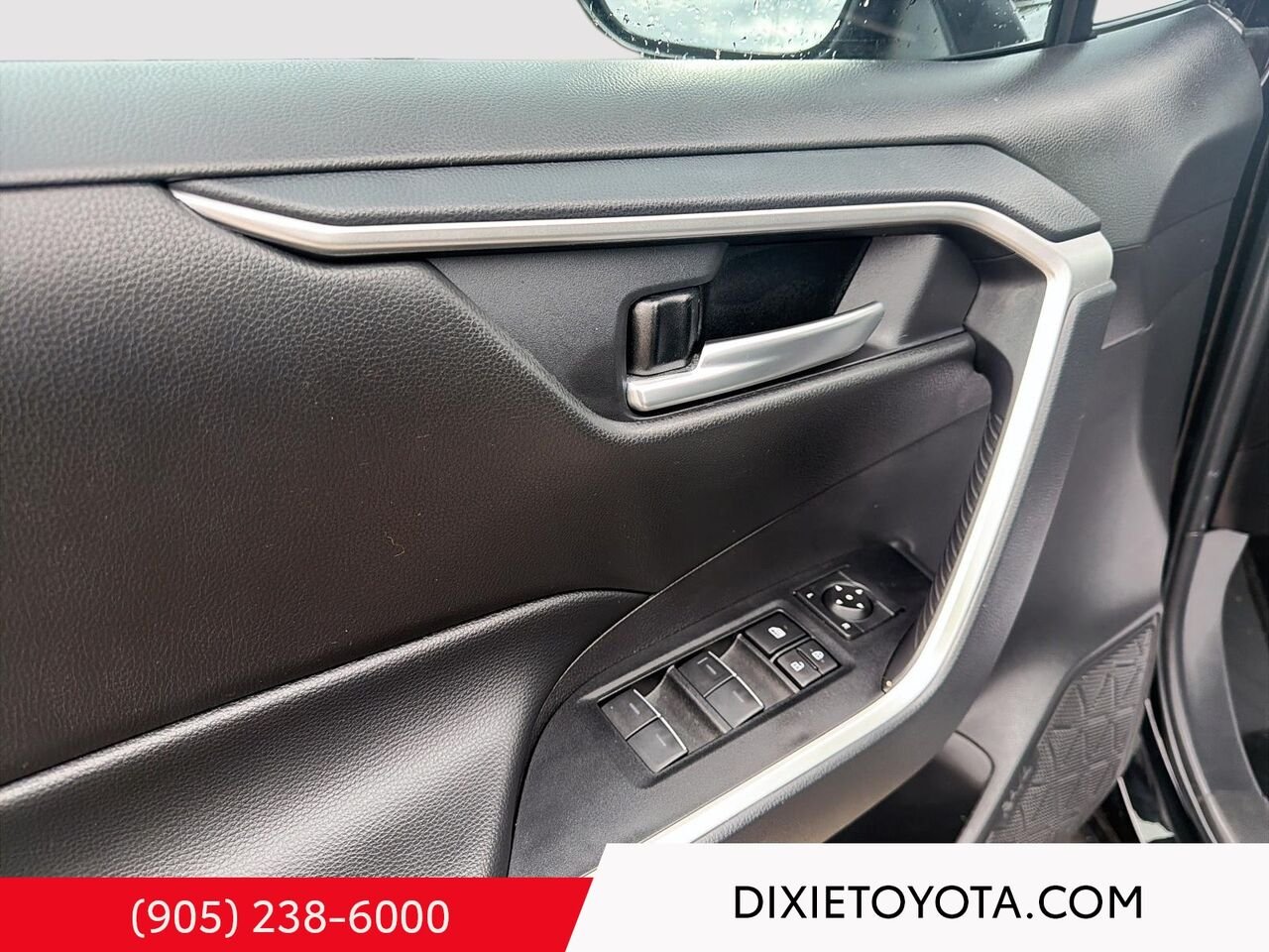 2025 Toyota RAV4 XLE AWD / CLEAN CARFAX / HEATED SEATS / MOONROOF / ALLOY WHEELS / CARPLAY AND ANDROID AUTO Black Mississauga - photo #7