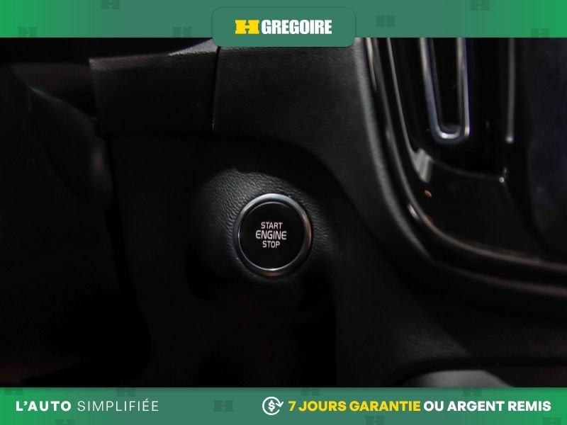 2021 Volvo XC40 Black Laval - photo #15