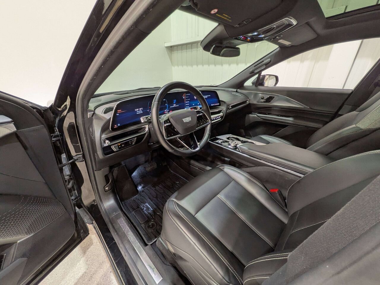 Cadillac LYRIQ 4dr Tech w/1SA 2024 Noir Val-David - photo #10