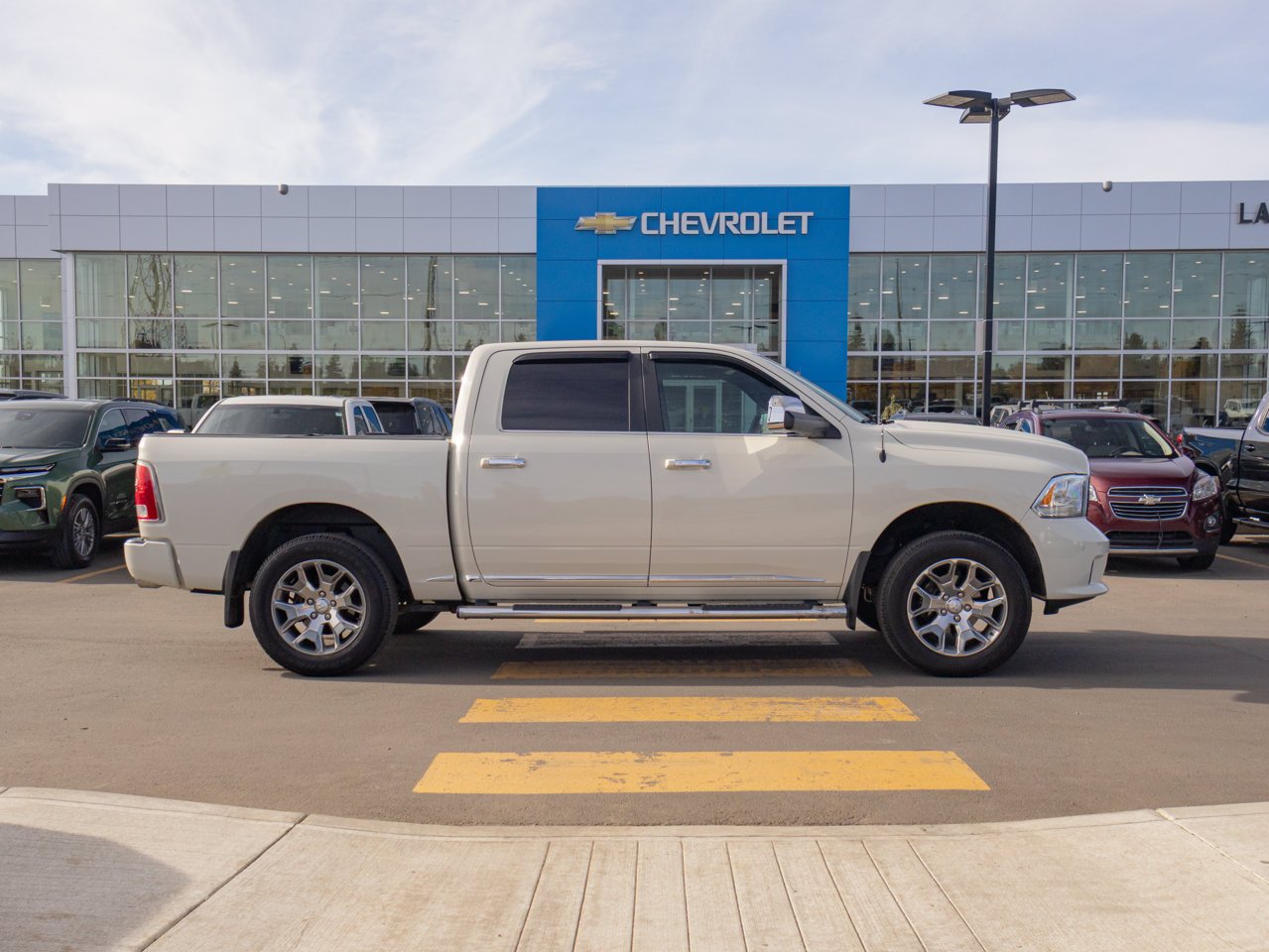 2018 Ram 1500 Limited 4x4 Crew Cab 5'7 Box *Ltd Avail* White Sherwood Park - photo #12
