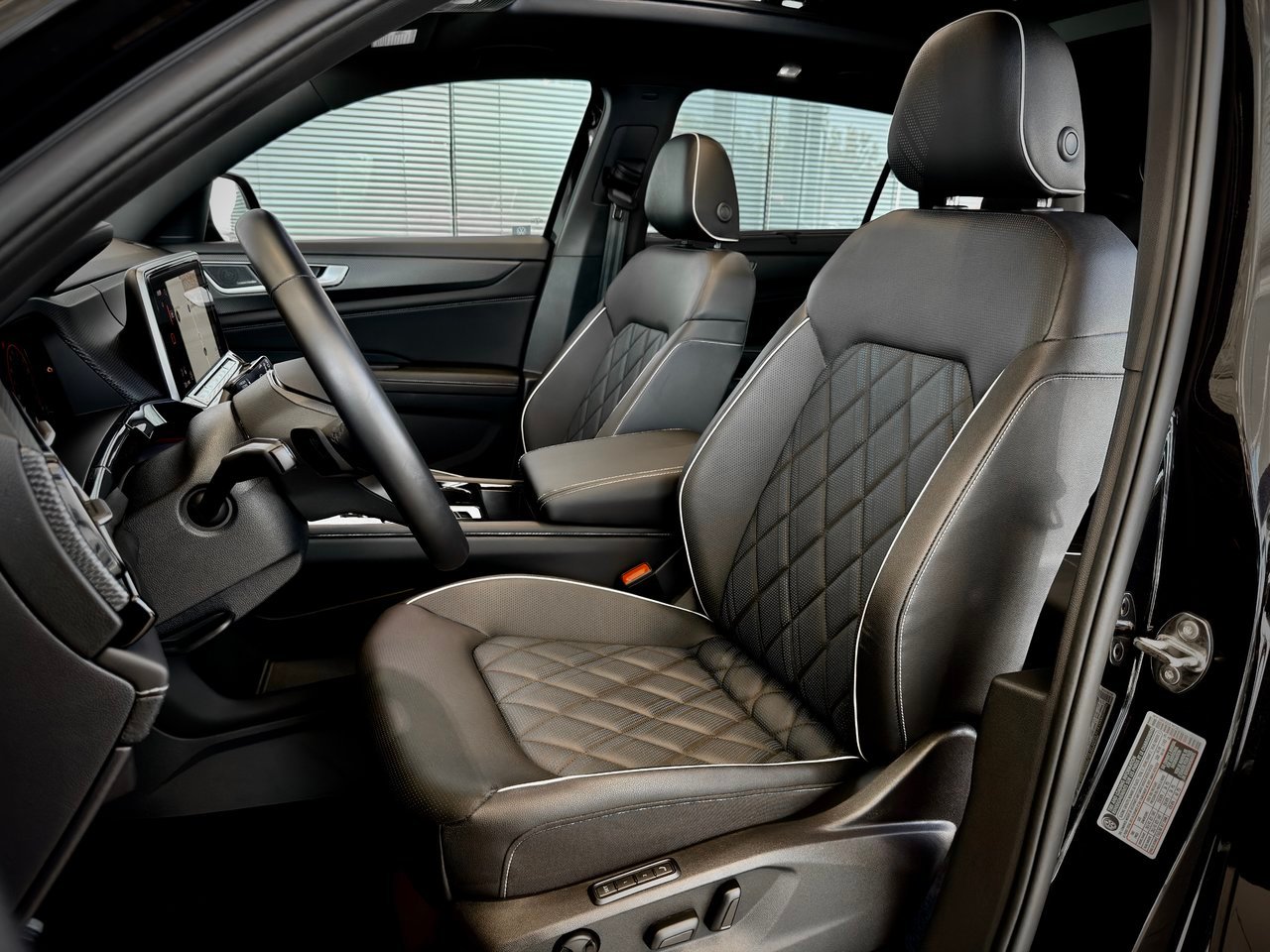 2026 Volkswagen Atlas Cross Sport Black Notre-Dame-des-Prairies - photo #18