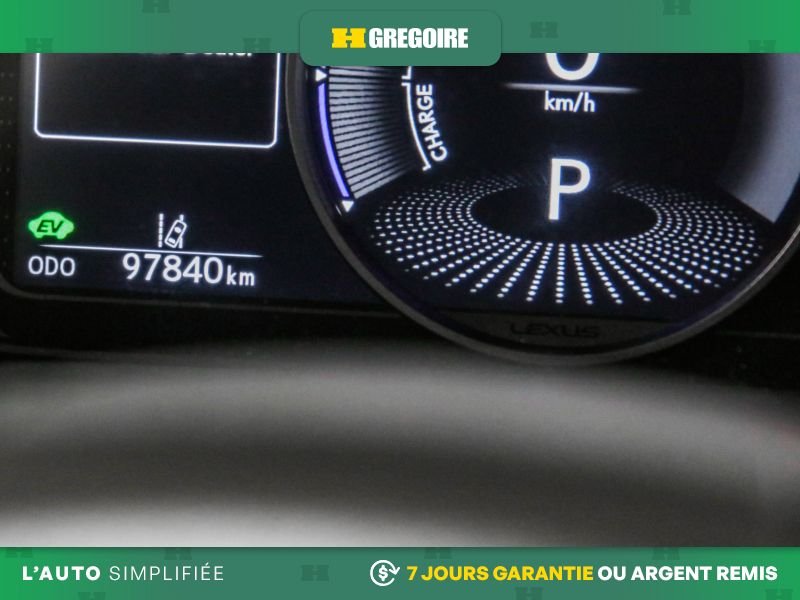 2024 Lexus UX White Saint-Eustache - photo #22