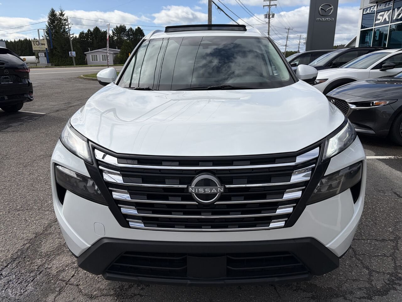 Nissan Rogue SV TI avec ensemble toit ouvrant 2025 Blanc Montmagny - photo #1