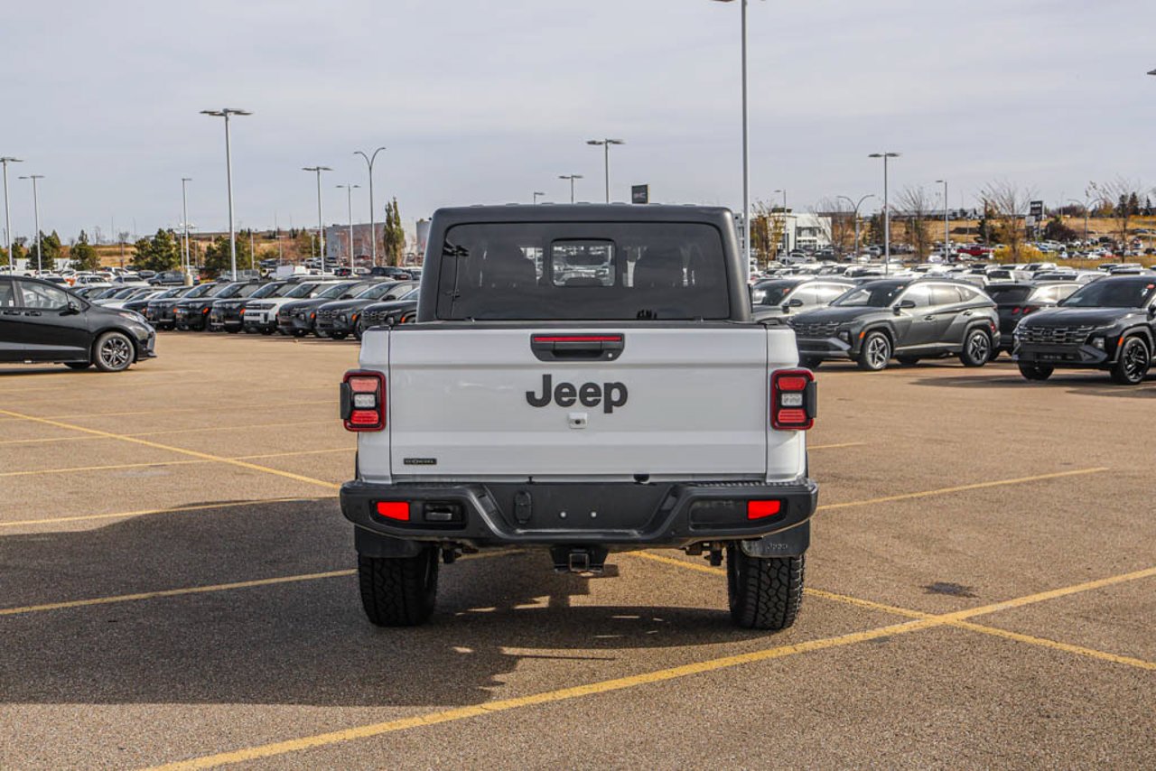 2021 Jeep Gladiator Sport 80th Anniversary 4x4 *Ltd Avail* White Sherwood Park - photo #6