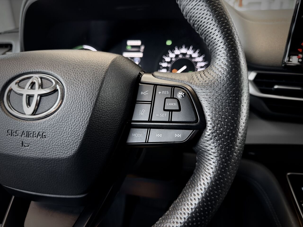 2022 Toyota Sienna Silver Notre-Dame-des-Prairies - photo #24