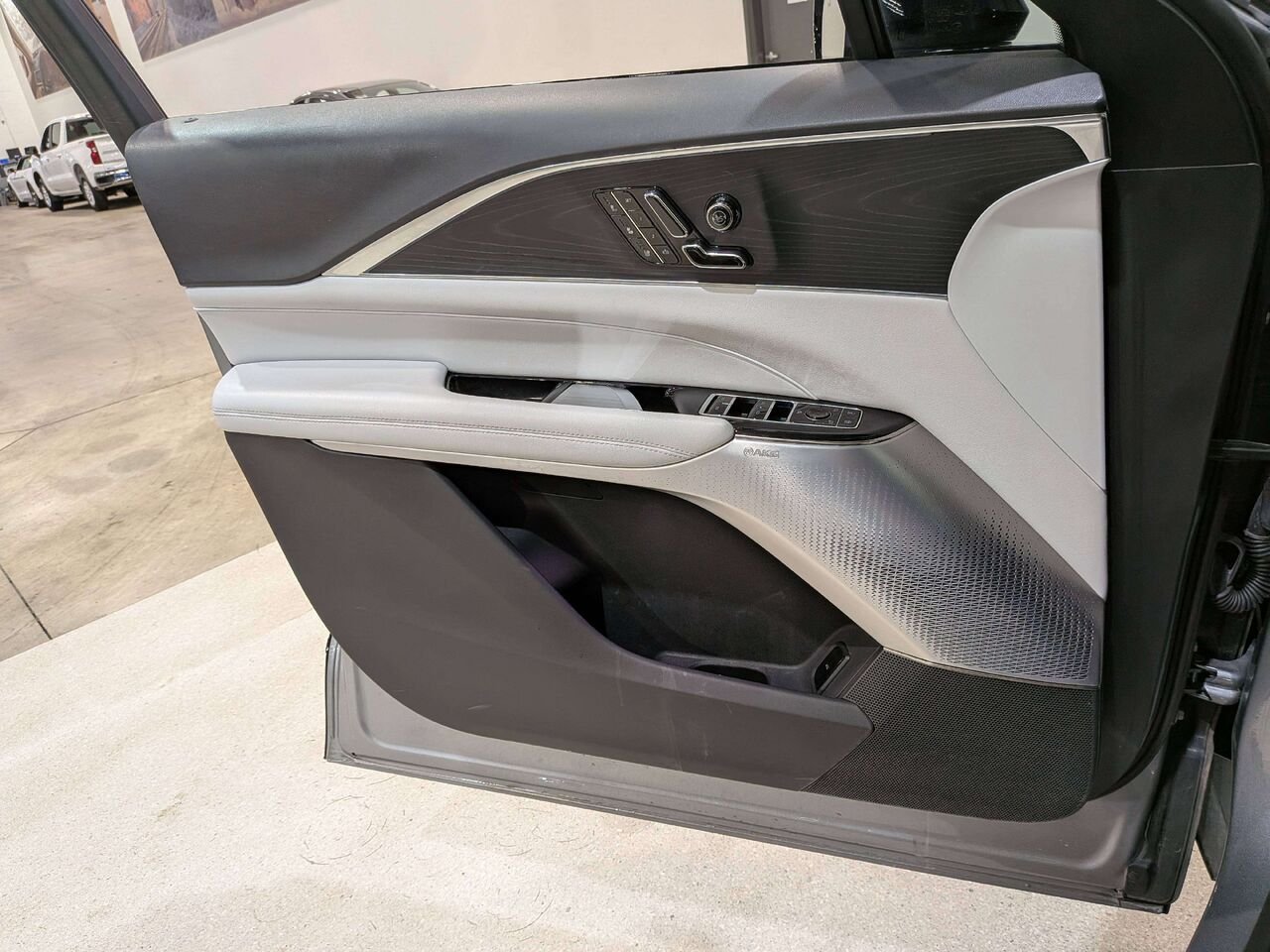 Cadillac LYRIQ 4dr Sport w/1SK 2024 Argent Val-David - photo #36