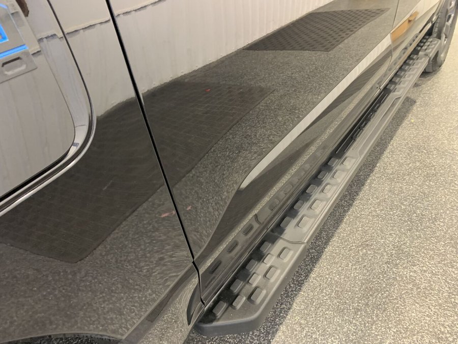 Ford F-150 Lightning LARIAT cabine SuperCrew 4RM caisse de 5,5 pi 2024 Noir