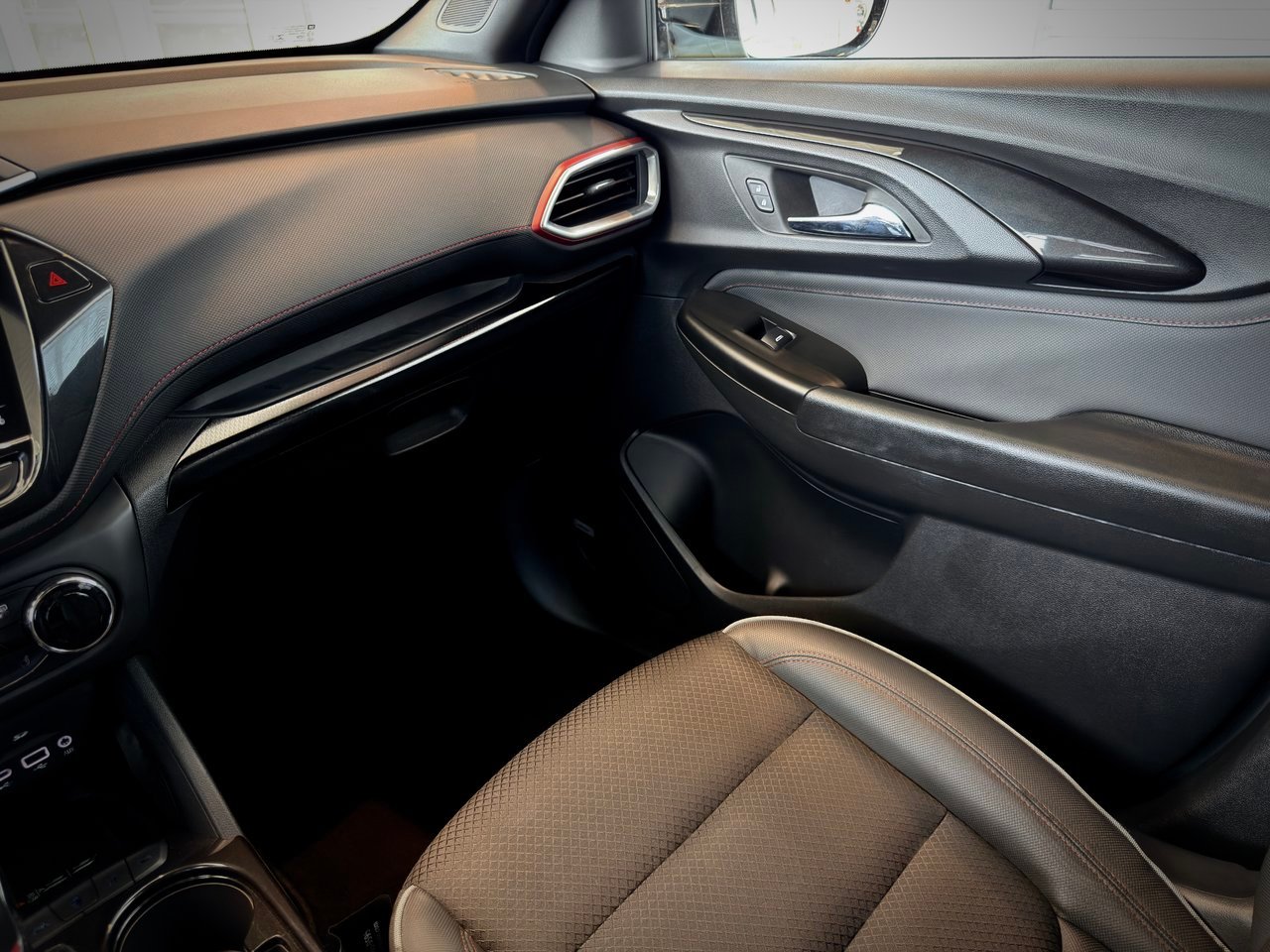 Chevrolet Trailblazer 2023 Jaune Notre-Dame-des-Prairies - photo #17