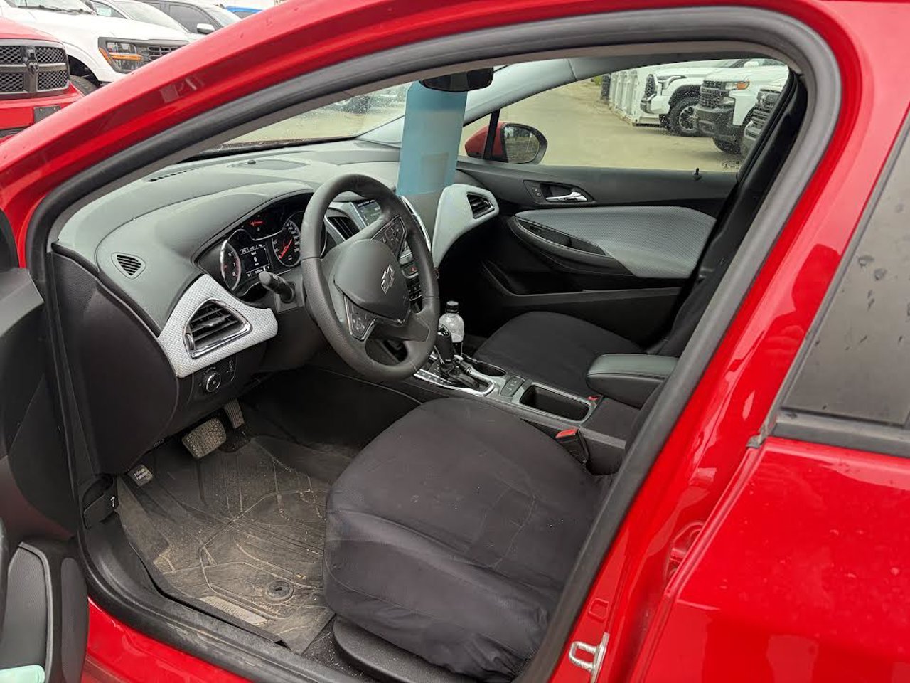 2019 Chevrolet Cruze 4dr HB LT Red Sherwood Park - photo #6
