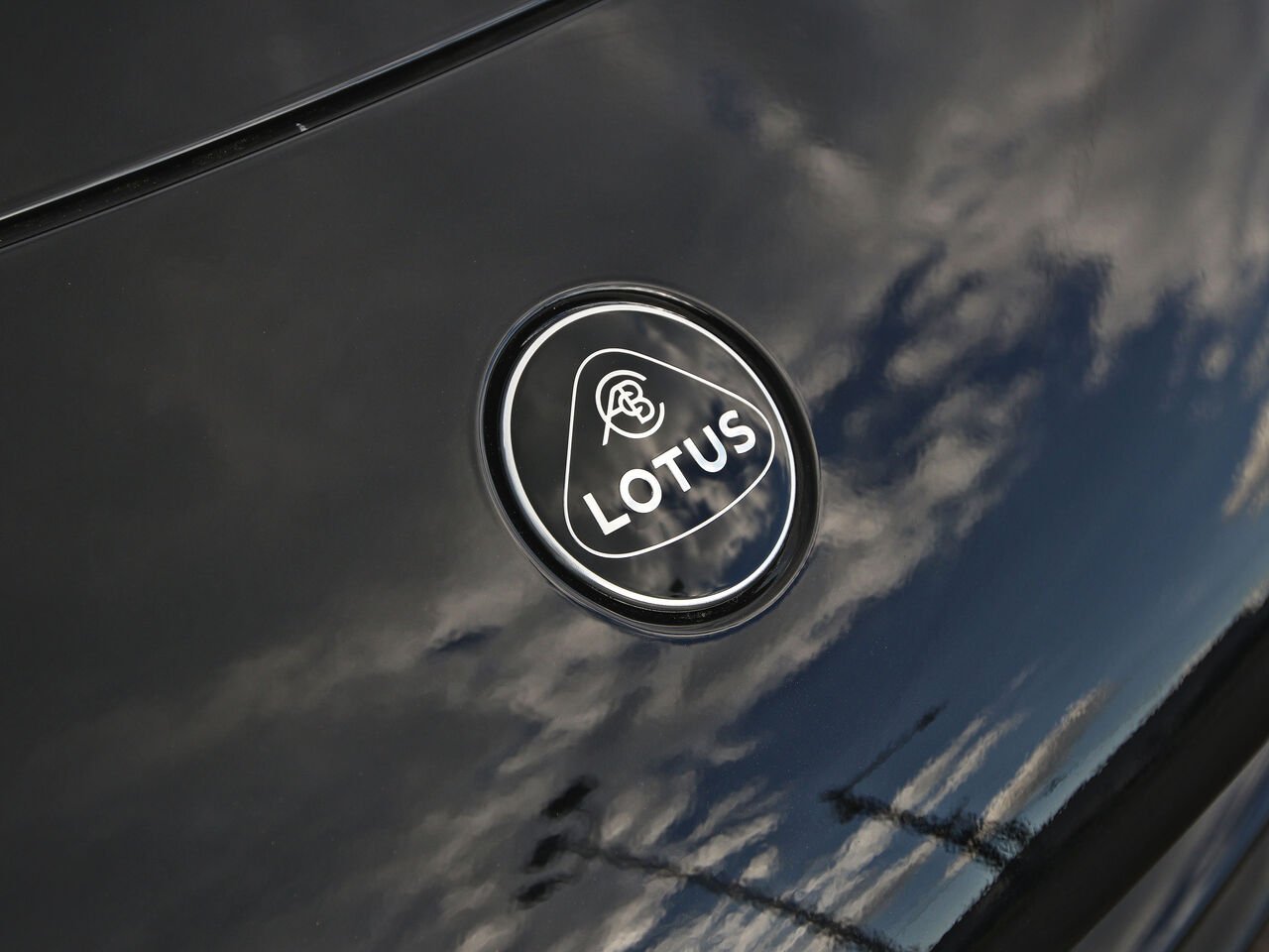 2027 Lotus Emira Black Québec - photo #3