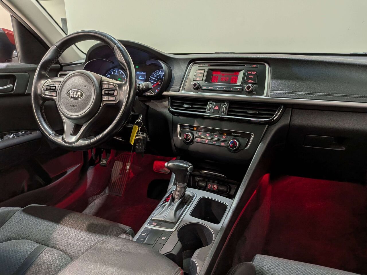 2018 Kia Optima LX Auto Red Val-David - photo #17