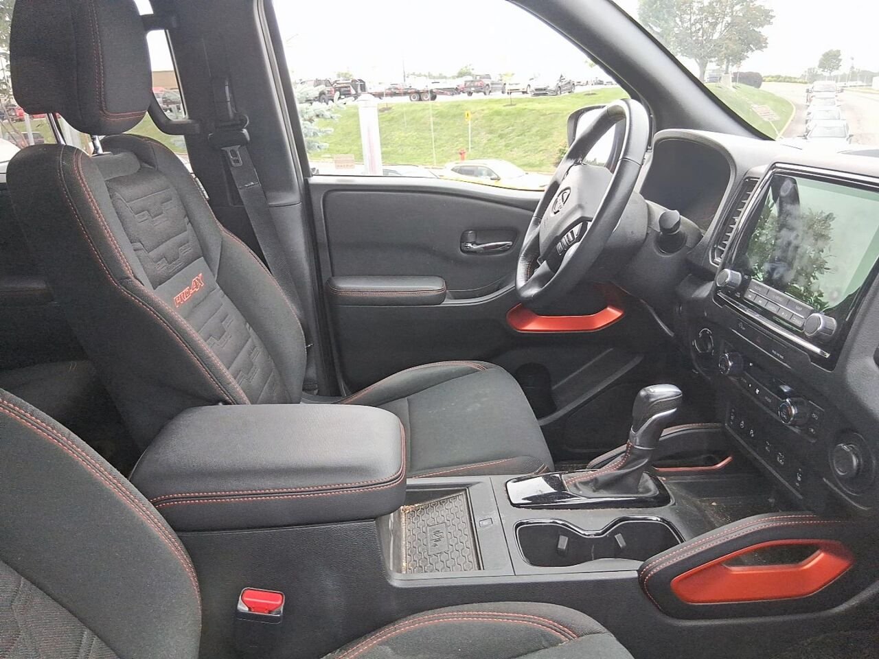 2023 Nissan Frontier PRO-4X Red Québec - photo #2