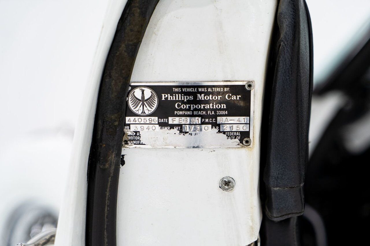 Phillips Motor Car Berlina Coupe Only 1 of 78 produced. Very rare | PRIX EN USD 1981 Blanc Montréal - photo #62