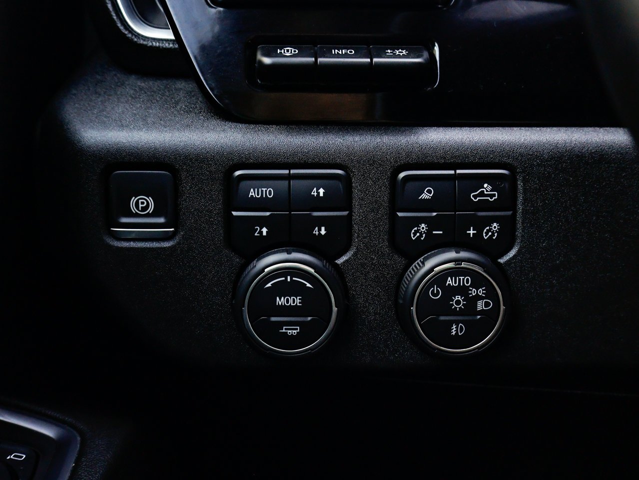 2024 Chevrolet Silverado 2500HD 4WD Crew Cab 159 LTZ White Sherwood Park - photo #20