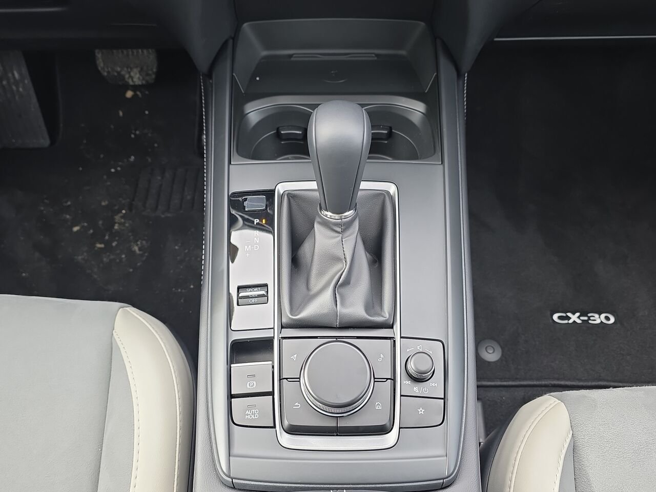 Mazda CX-30 GT turbo, awd, toit ouvrant, Écran 360 degré, Navigation, chargeur sans fil pour cellulaire 2026 Gris aéro métallisé Val-David - photo #11