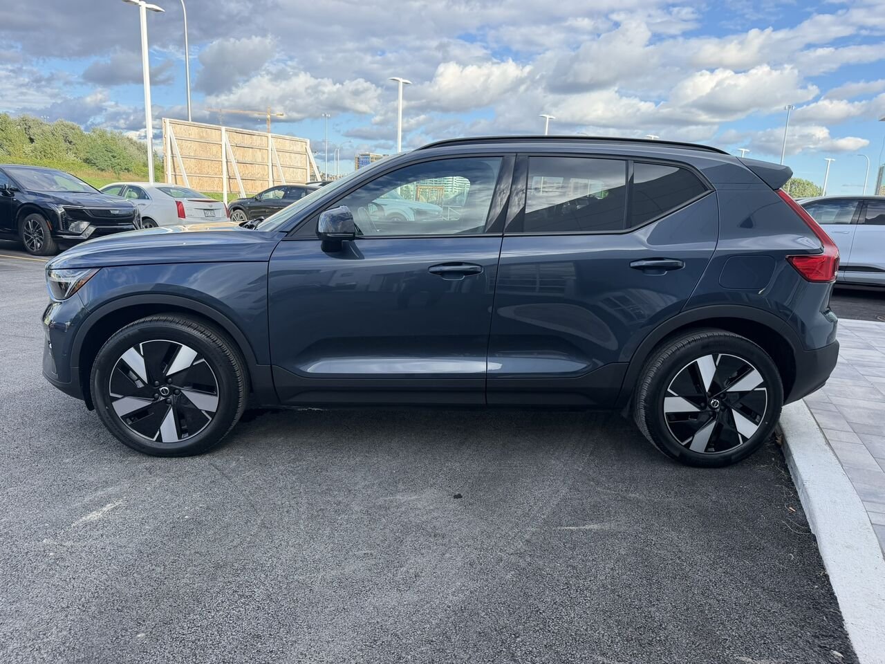2026 Volvo EX40 PLUS DUAL MOTOR Blue Laval - photo #1