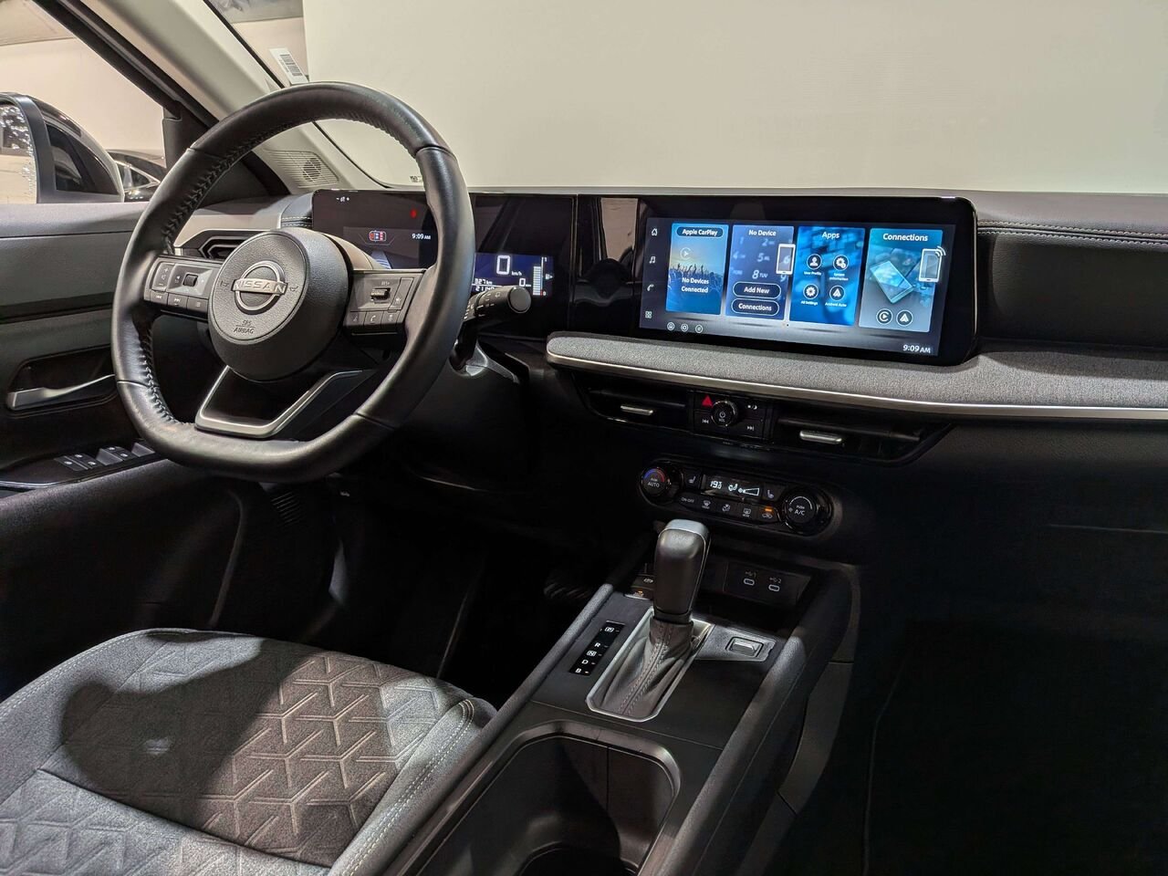 2026 Nissan Kicks SV AWD White Val-David - photo #17