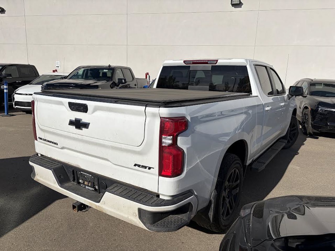 2024 Chevrolet Silverado 1500 4WD Crew Cab 147 RST White Sherwood Park - photo #4