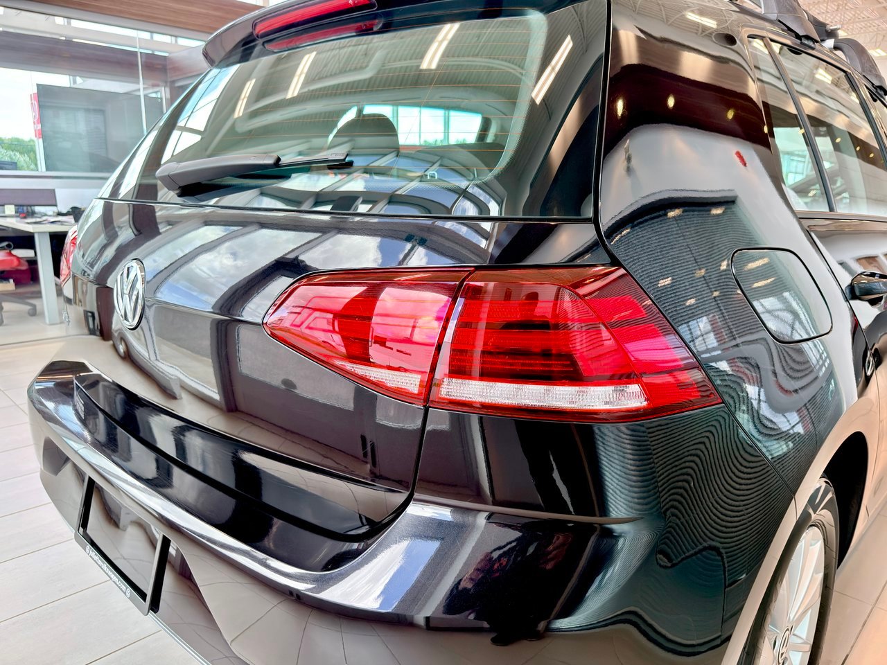 2019 Volkswagen Golf Black Notre-Dame-des-Prairies - photo #9