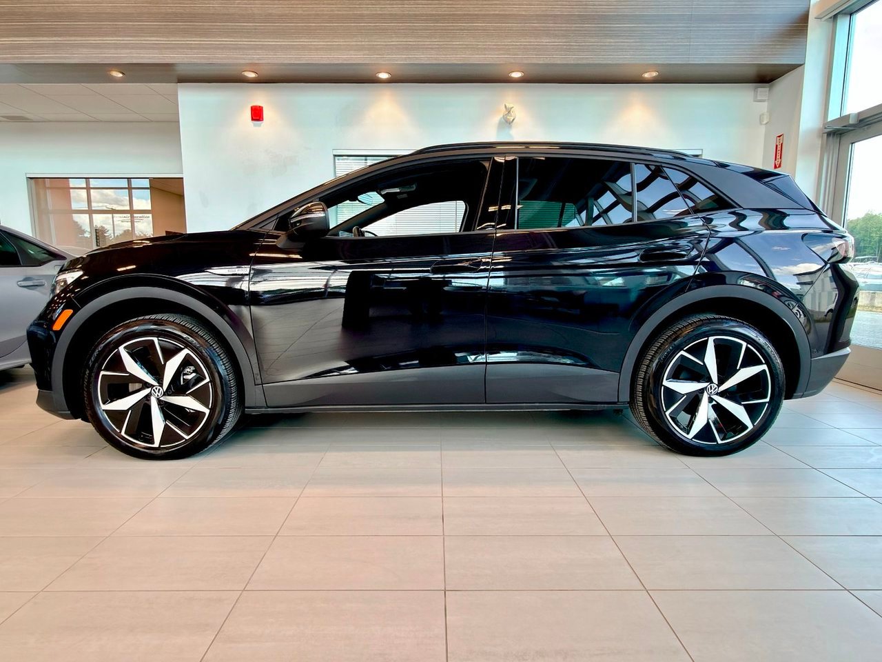 2024 Volkswagen ID.4 Black Notre-Dame-des-Prairies - photo #7