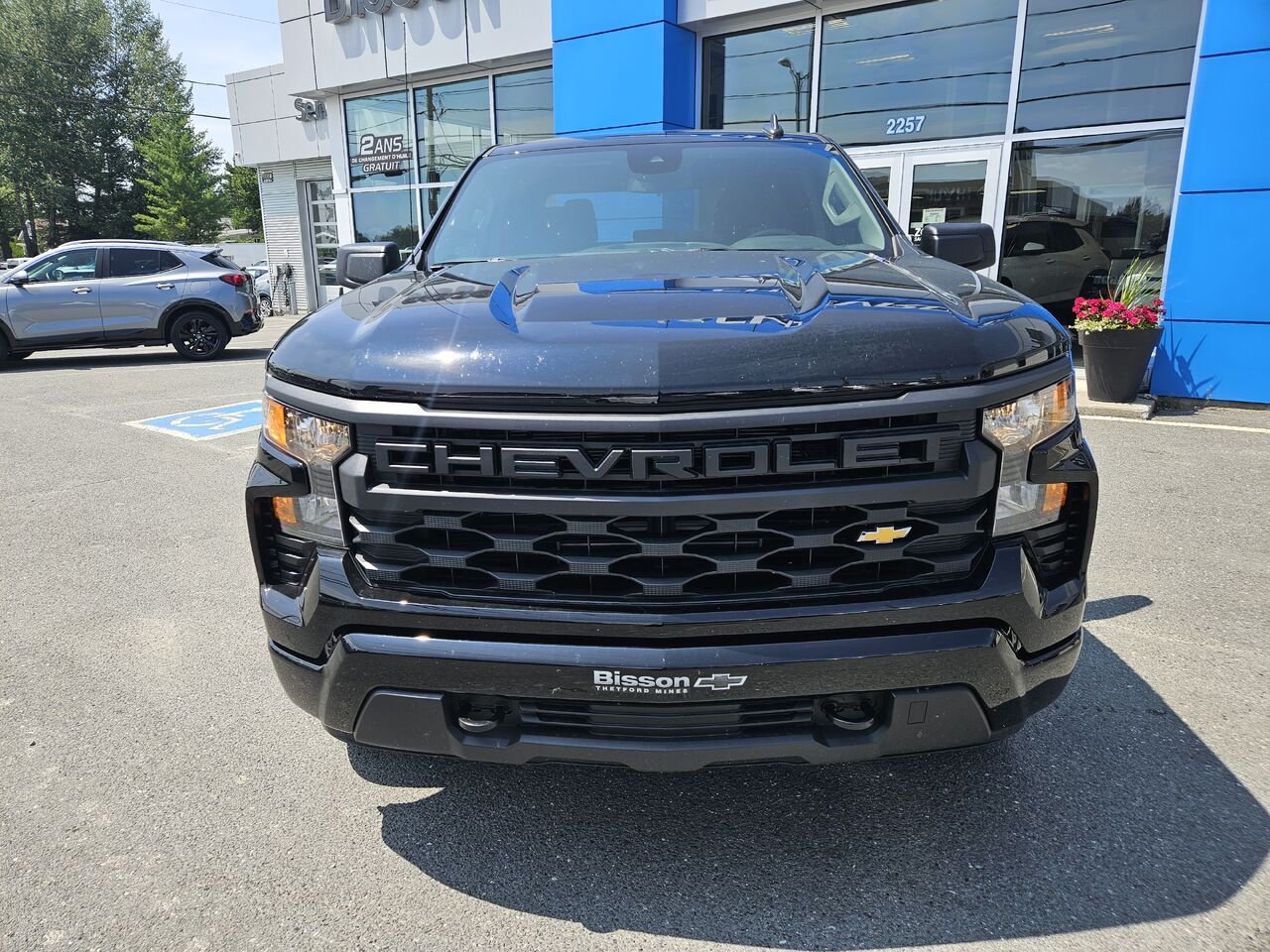 Chevrolet Silverado 1500 Custom cabine multiplace 4RM 157 po 2026 Noir Thetford Mines - photo #4