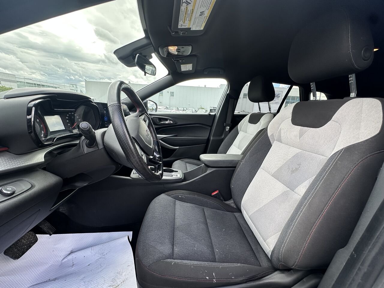 CHEVROLET TRAX 1RS 1RS 4 portes TA 2024 Gris Gatineau - photo #2