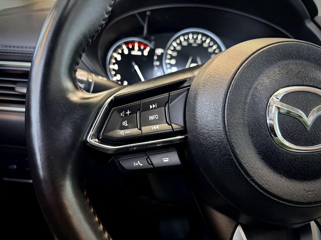 2022 Mazda CX-5 Black Notre-Dame-des-Prairies - photo #22