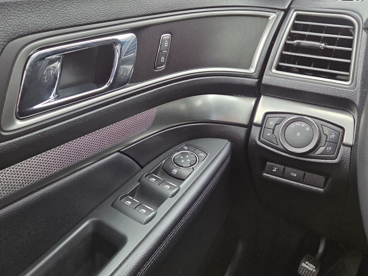 Ford Explorer XLT AWD 2018 Noir Granby - photo #20