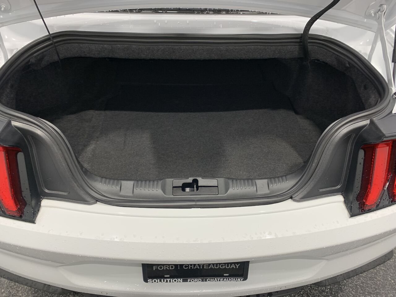 2022 Ford Mustang White Châteauguay - photo #6