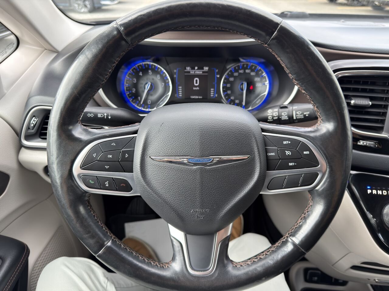 Chrysler Pacifica 2019 Noir Thetford Mines - photo #16