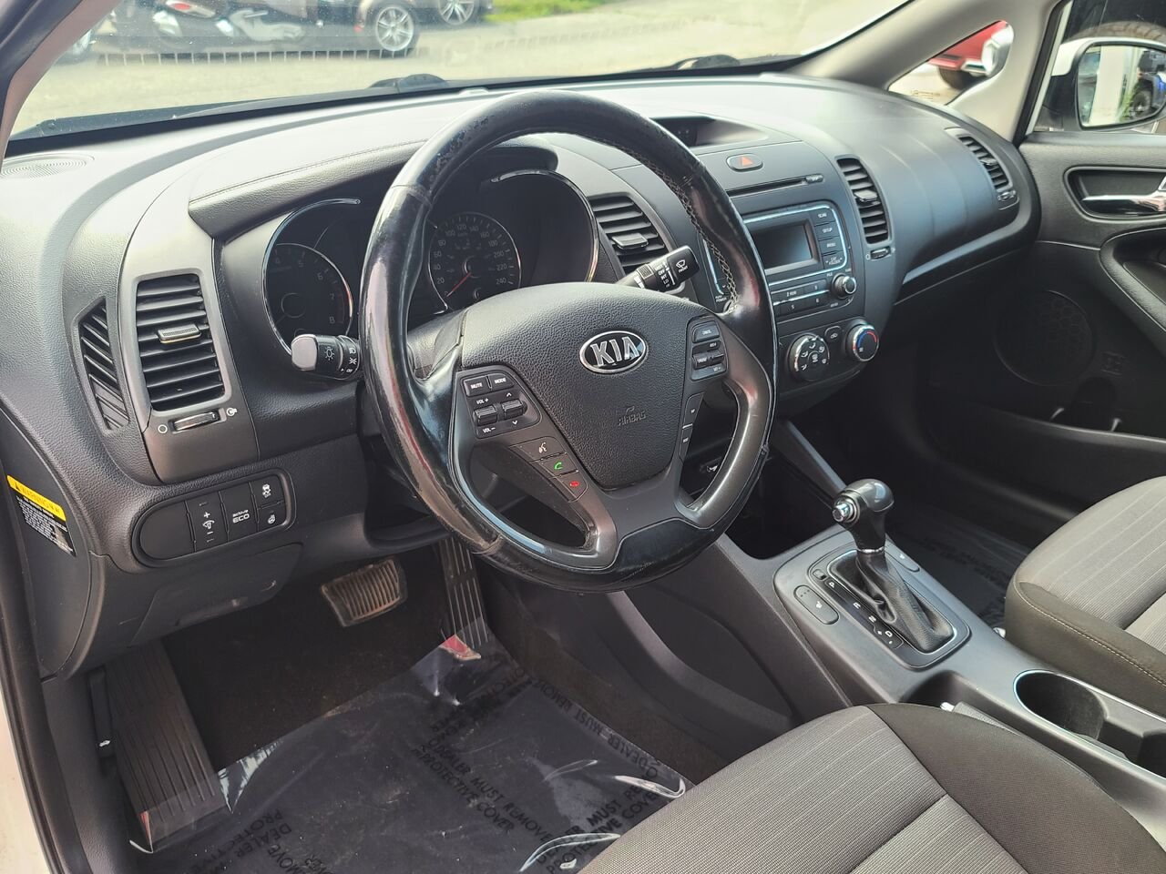 2015 Kia Forte White  - photo #9