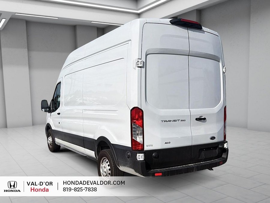 2025 Ford Transit fourgon utilitaire T-250 AWD toit surélevé 148 po PNBV de 9 070 lb White