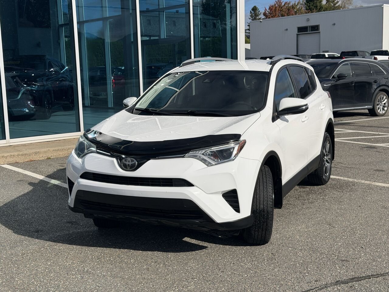 2018 Toyota RAV4 White Ste-Marie - photo #1