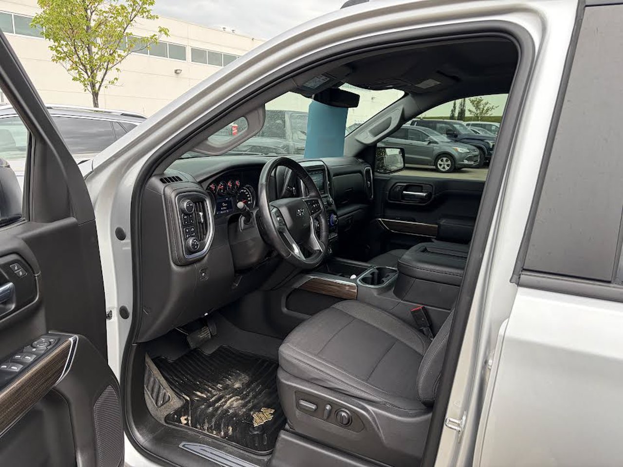2022 Chevrolet Silverado 1500 LTD 4WD Crew Cab 147 LT Trail Boss Grey Sherwood Park - photo #6